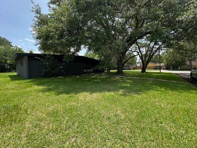Building Photo - 3900 Aggie Dr