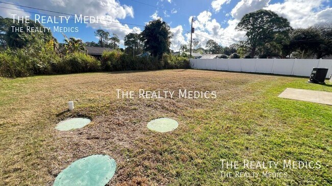 Building Photo - 1161 Yager Rd SE