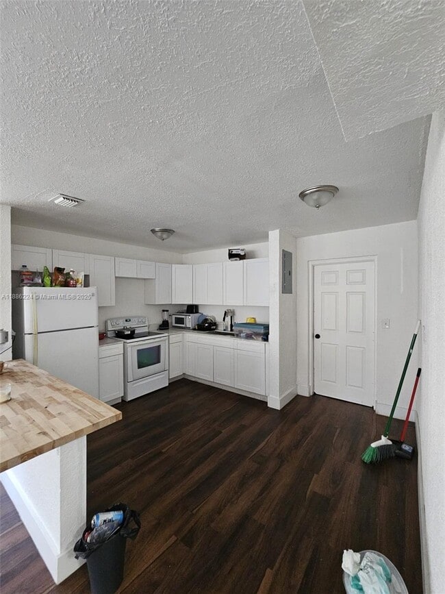 Building Photo - 1408 NW 9th Ave