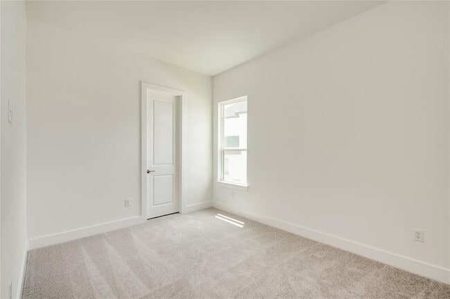 Building Photo - 2420 Sondrio Bnd