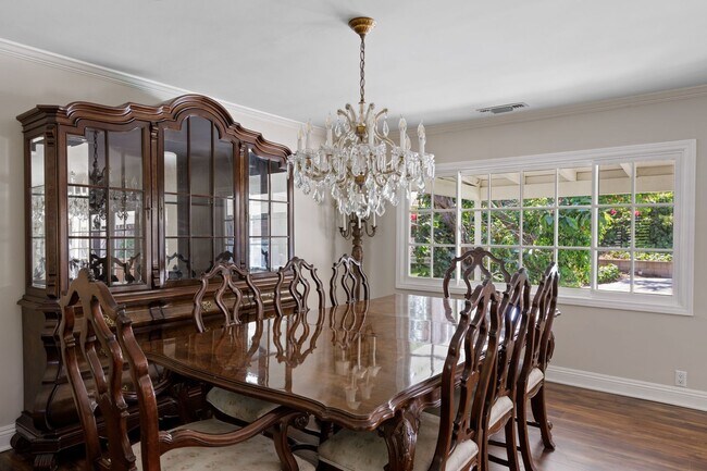 Building Photo - Welcome to this Beautiful Ranch-Style Home...