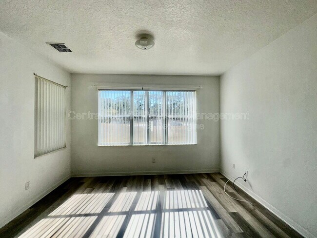 Building Photo - 4304 Paradise Cove Ct