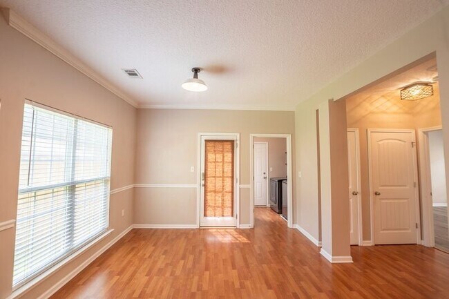 Building Photo - 10 Arbors Cir
