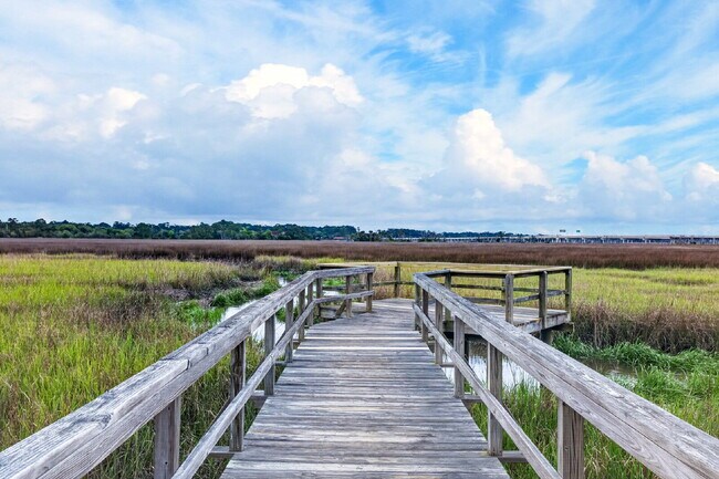 Building Photo - Gated waterfront community on Savannah Southside