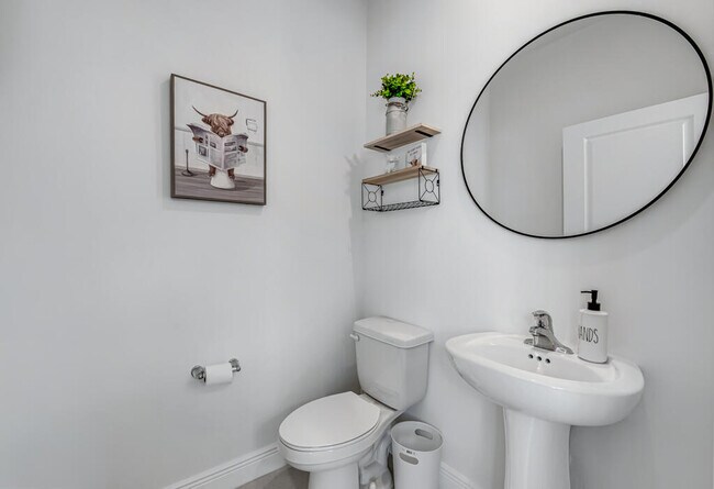 Building Photo - 930 SW Pr Ave