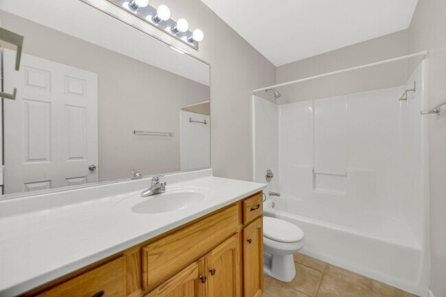 Building Photo - 318 Village Square