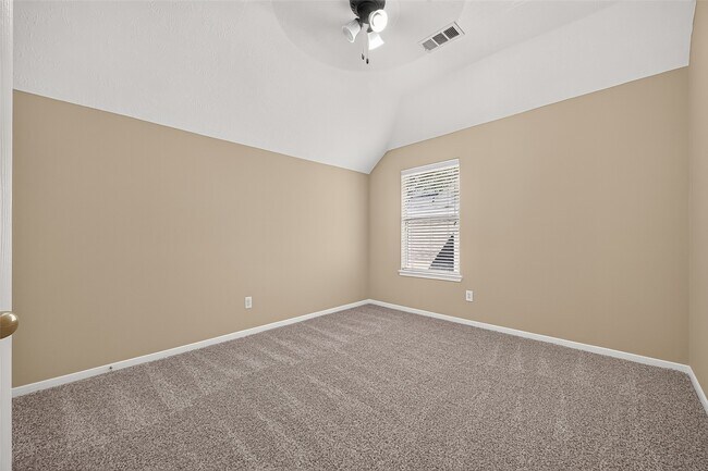 Building Photo - 18515 Autumn Park Dr