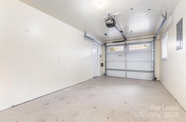 Building Photo - 817 W 4th St