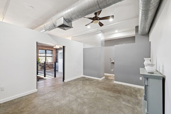 Building Photo - Condo In Artisan Lofts - Phoenix Midtown