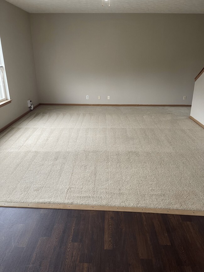 Primary Photo - 3352 Edison Dr