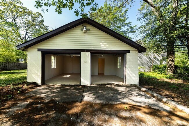 Building Photo - 1029 Katherwood Dr SW