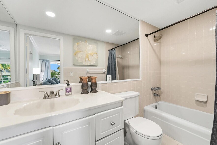 Building Photo - 68 Yacht Club Dr