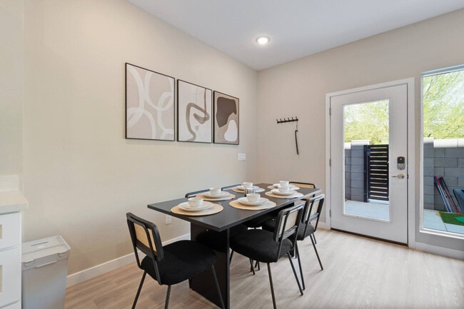 Building Photo - 16601 N Parkview Pl