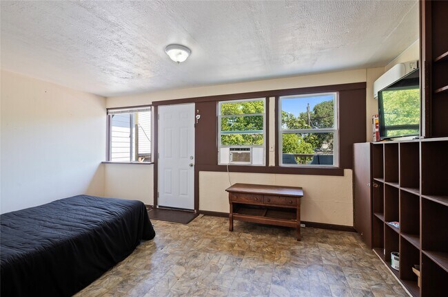 Building Photo - 620 Avenue H