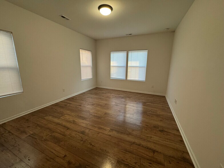 Building Photo - 223 Old Harbor Dr
