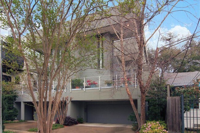 Building Photo - 510 Fargo St