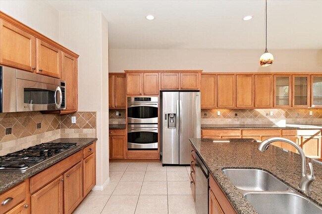 Building Photo - 80215 Queensboro Dr