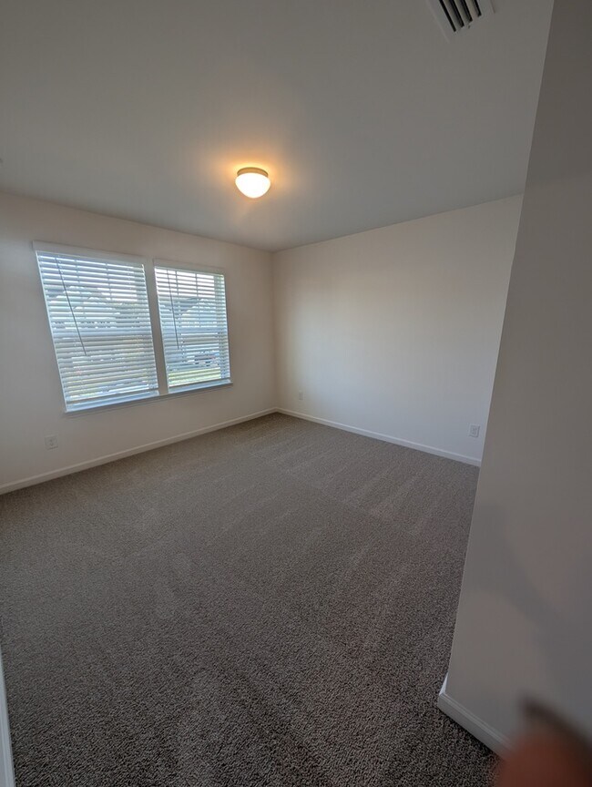 Building Photo - BRAND NEW 4BD/2.5 Home in the Stonebridge ...