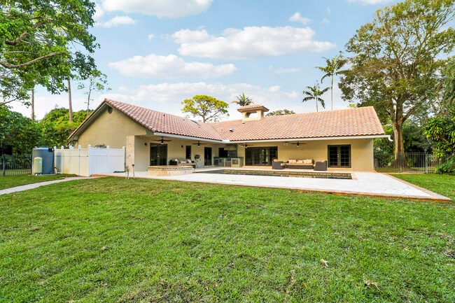 Building Photo - 67 Pacer Cir