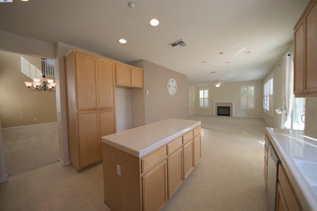 Building Photo - 1612 Marina Way