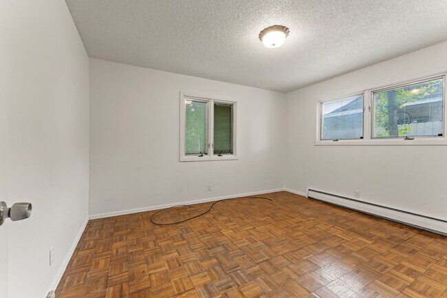 Building Photo - 1201 W 12th St