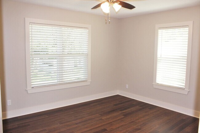 Building Photo - 1601 Faulkner St