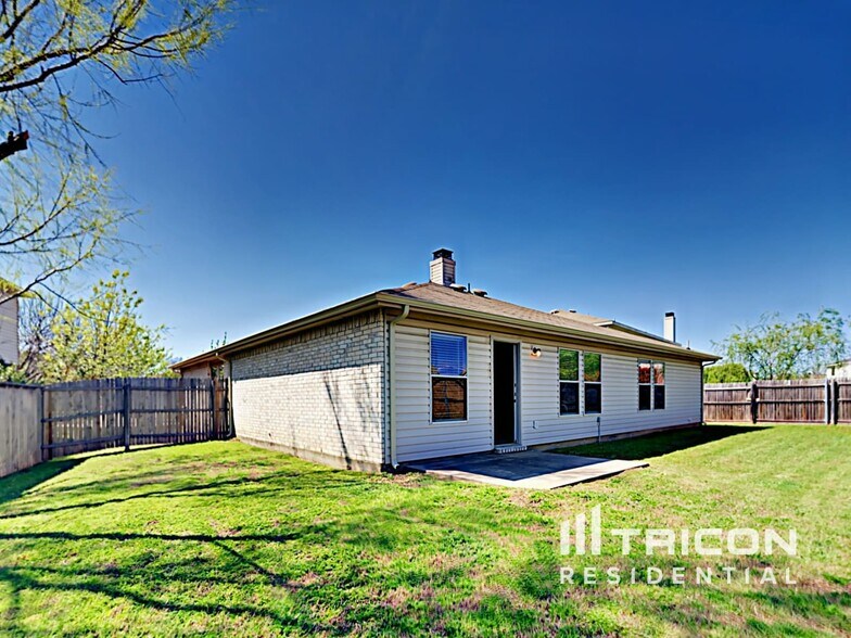 Building Photo - 216 Blazing Star Trail