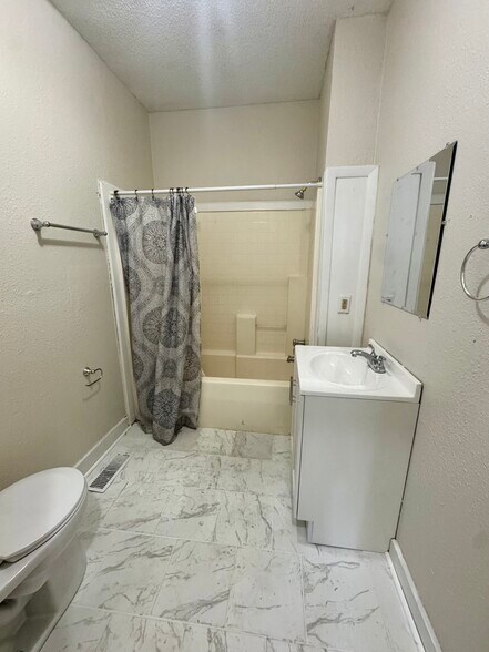 Building Photo - 1045 12th St