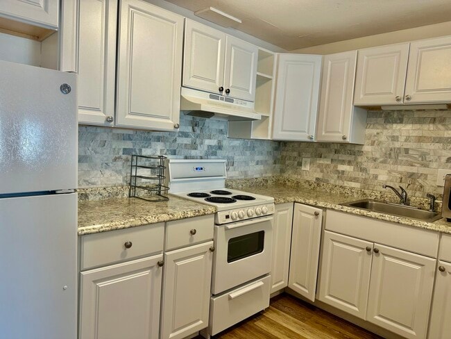 Building Photo - 195 Salem St