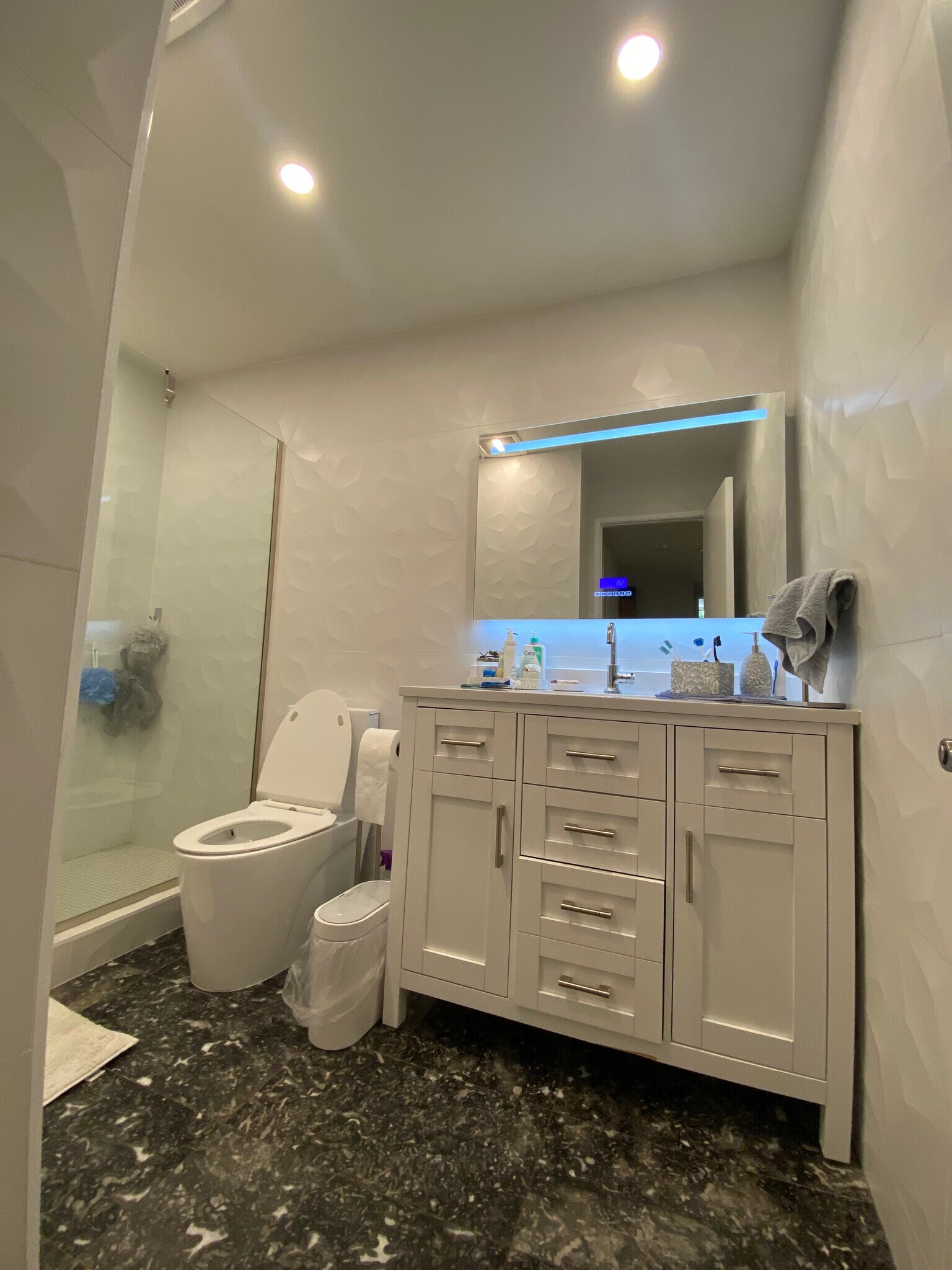 bathroom 1 - 16866 Kingsbury St