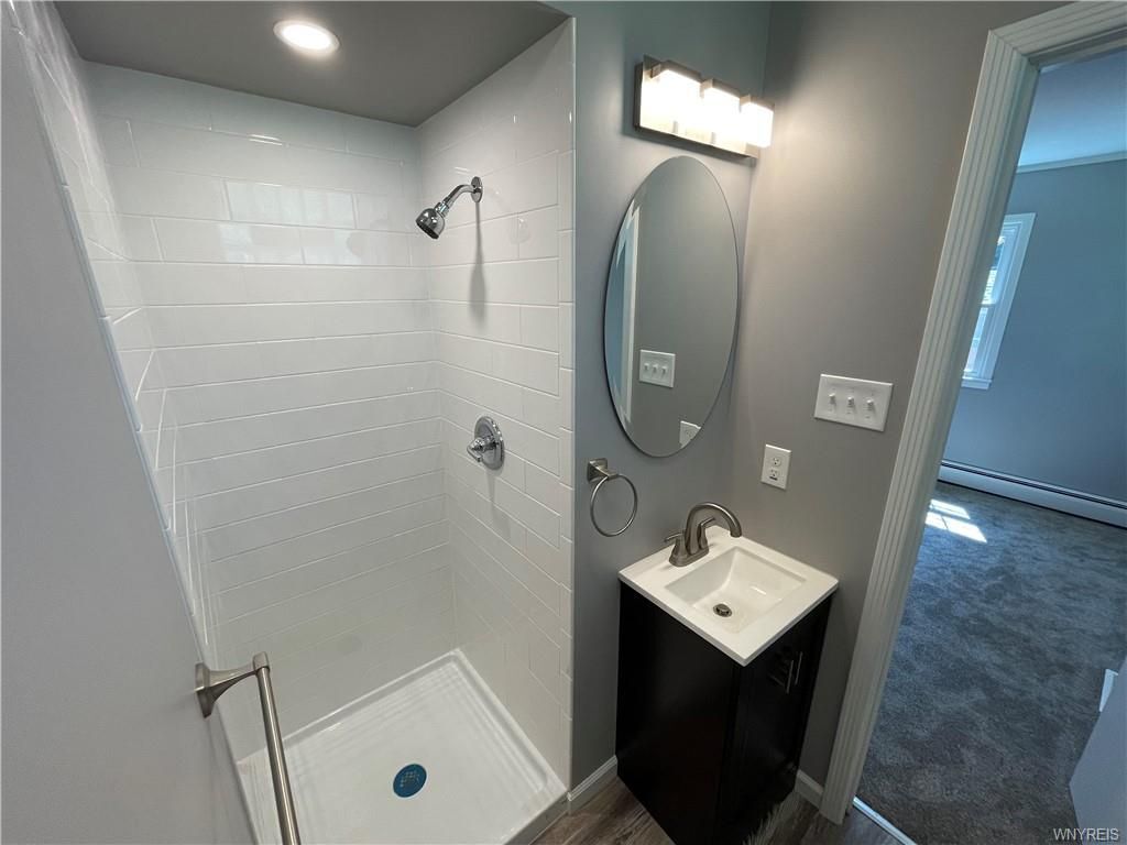 Building Photo - 425 East Ln