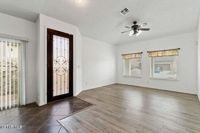 Building Photo - 3745 Loma Brisa Dr