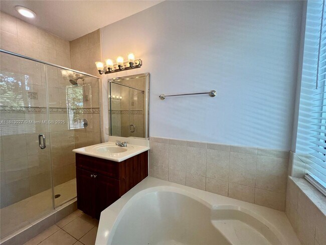 Building Photo - 16020 SW 91st Ct