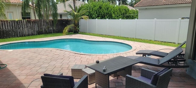 Building Photo - 100 NW 108th Way