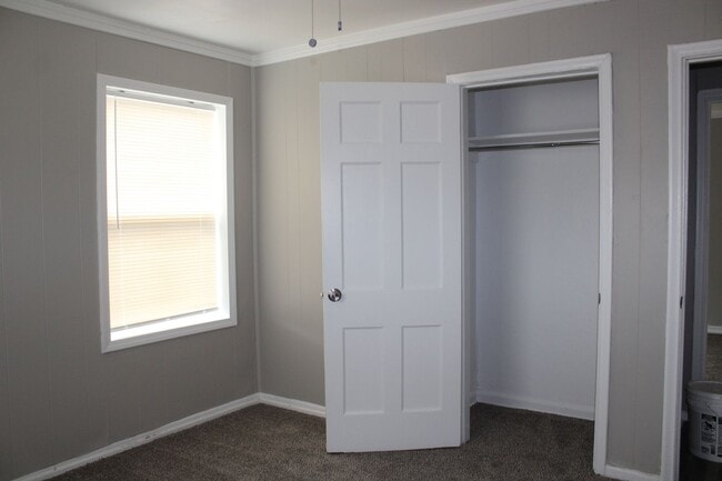 Building Photo - Close to Tinker and Shopping