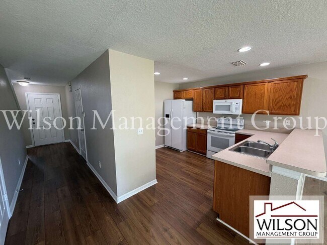 Building Photo - 12664 Somerset Oaks St