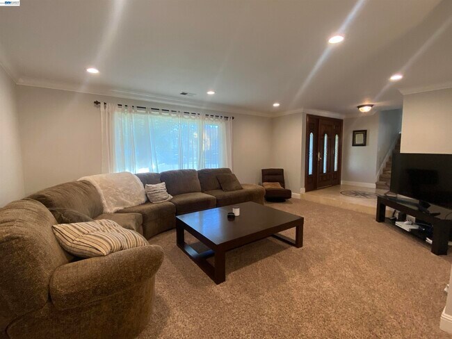 Building Photo - 3253 Pomace Ct