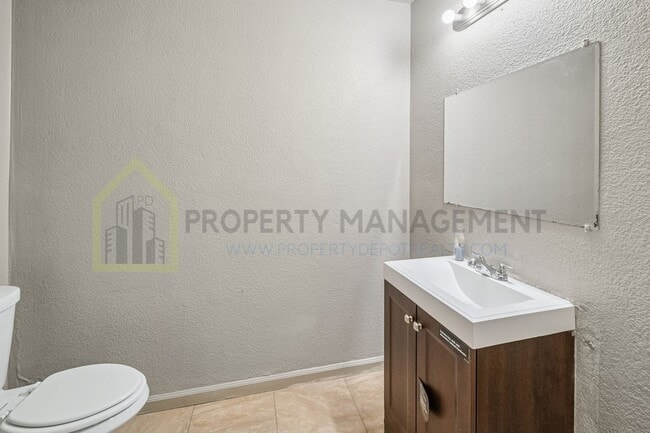Building Photo - Updated 3-Bed, 2-Bath Bungalow on Spacious...