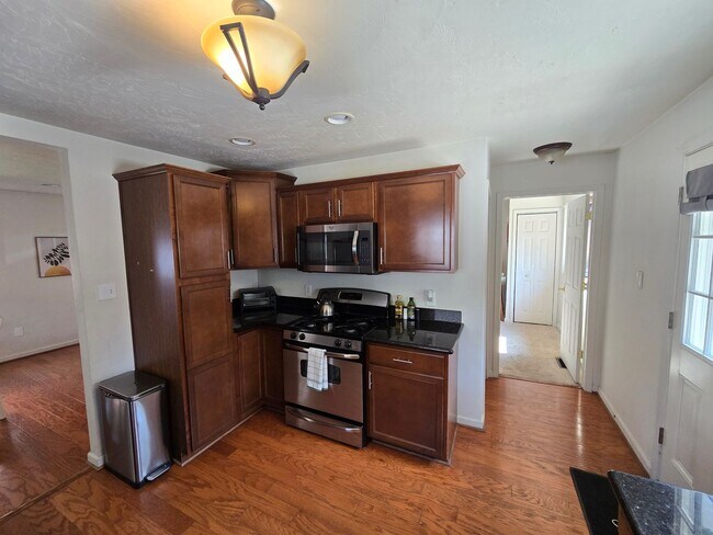 Building Photo - Stunning 4Bed 2bath House in Point Breeze!...