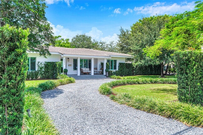 Building Photo - 549 NE 14th Ave