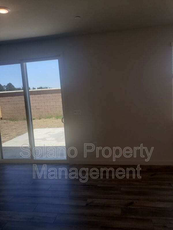 Building Photo - 2940 Sugar Pne St