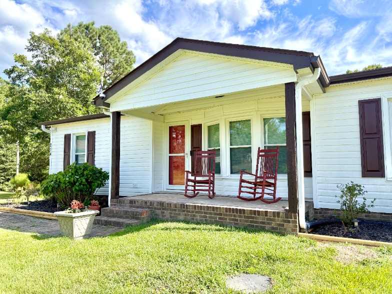 Building Photo - 234 Robbins Rd