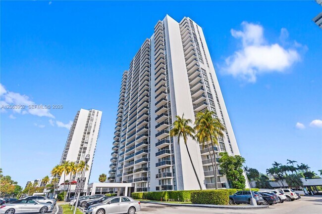 Building Photo - 3675 N Country Club Dr