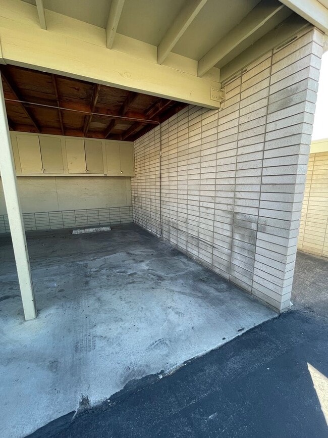 Building Photo - Great location in Camarillo - Las Posas Garden