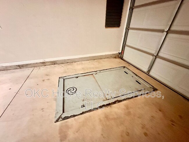 Building Photo - 2412 SE 92nd Terrace