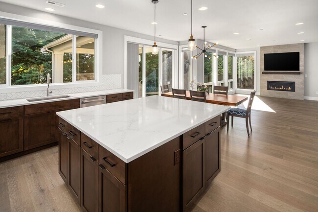 Building Photo - Luxury Haven