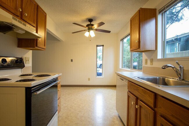 Building Photo - Close-in SE: Garden Level 1 Bdr w/ DW, Pri...
