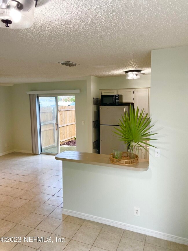 Building Photo - 837 Gonzales Ave