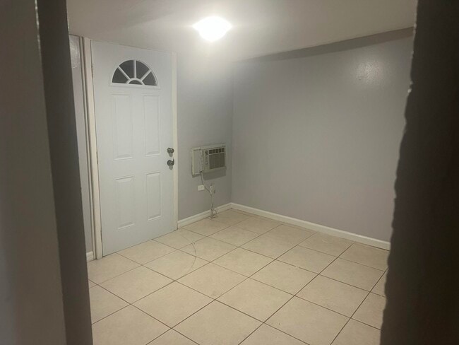 Building Photo - 2073 E Bond Dr