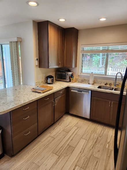 Building Photo - 75-6143-6143 Hoomama St